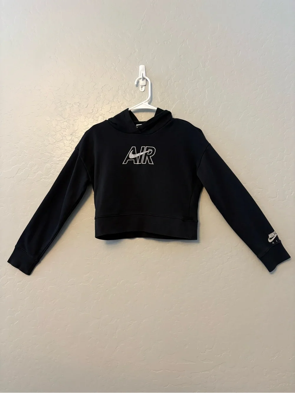 Nike girls black and white AIR embroidered crop hoodie size large